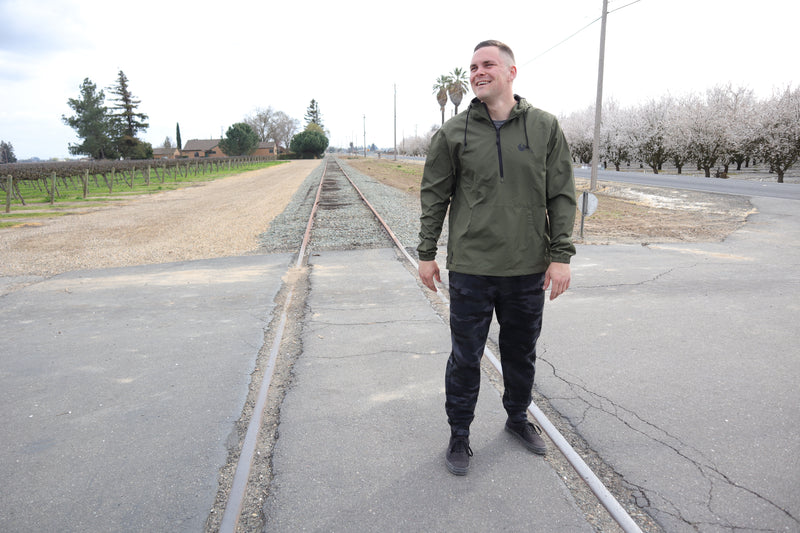 Daily 3/4 zip Windbreaker (Army Green) Peak Athleisure